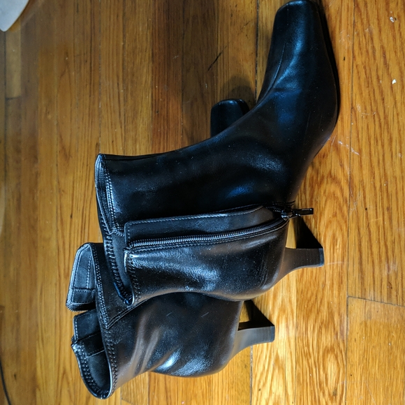 Naturalizer Klara black booties - Picture 3 of 6
